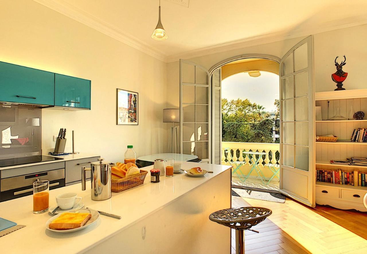 Nestor&jeeves - Elegance Riviera - - Close Sea *